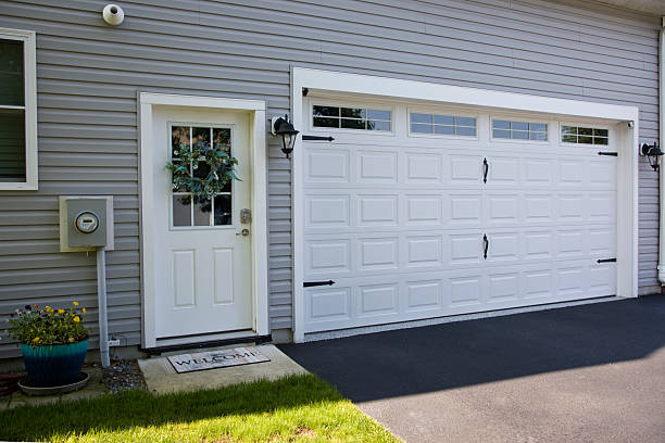 24/7 Emergency Garage Door Panel Replacement experts in Cos Cob, CT